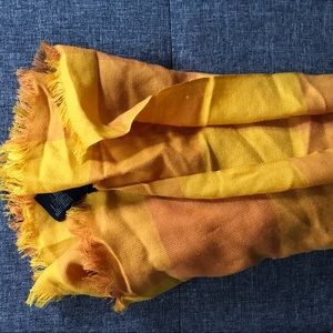 Beautiful COS scarf - Wool - very light